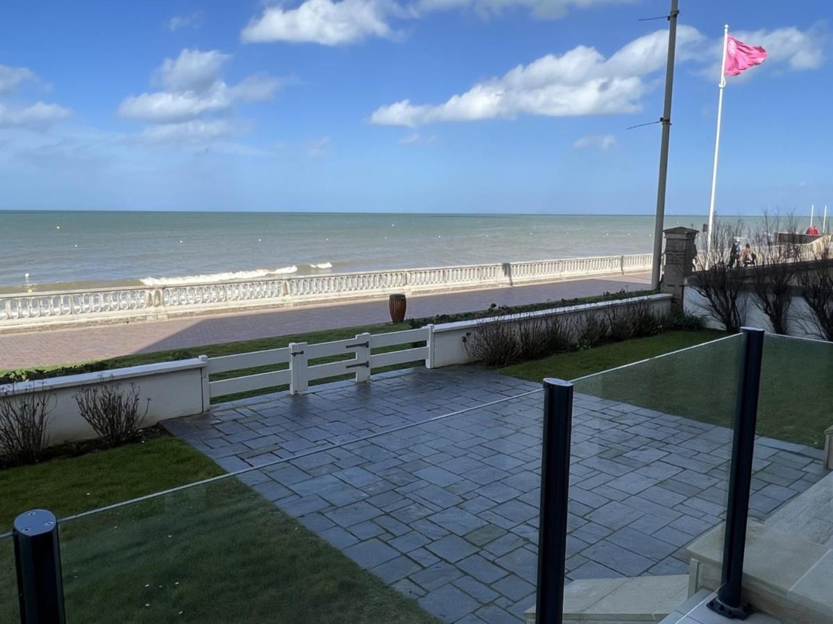 Studio En Centre-Ville De Cabourg Avec Balcon Et Parking - Fr-1-487-345 Экстерьер фото